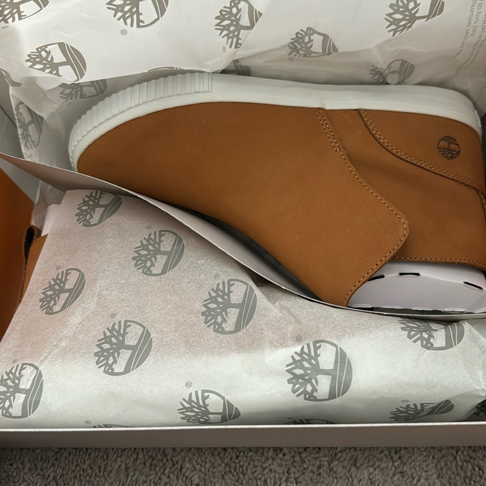 Women’s Timberland Skyla Bay lined pull-on boots.